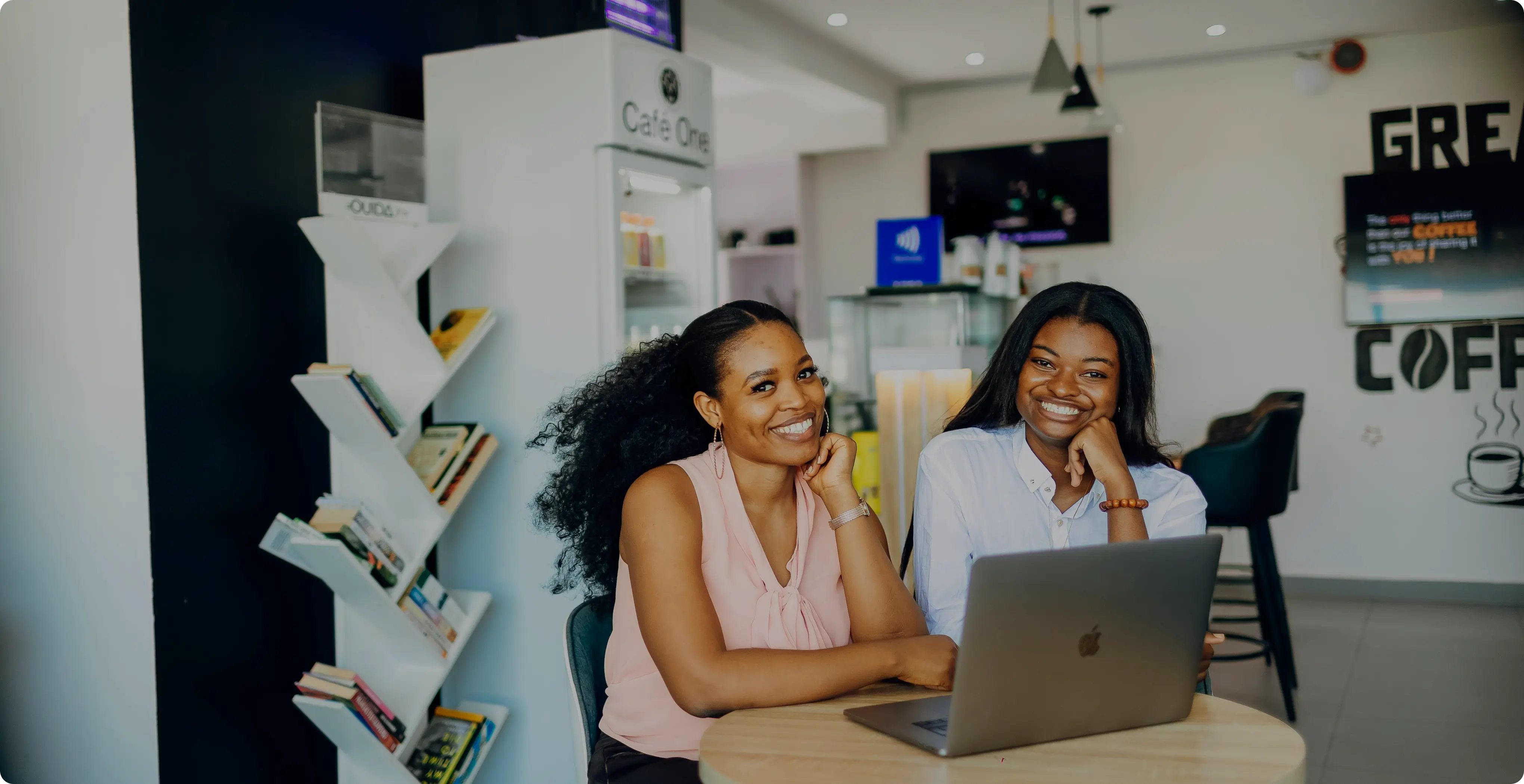 Happy Pouchers users celebrating together